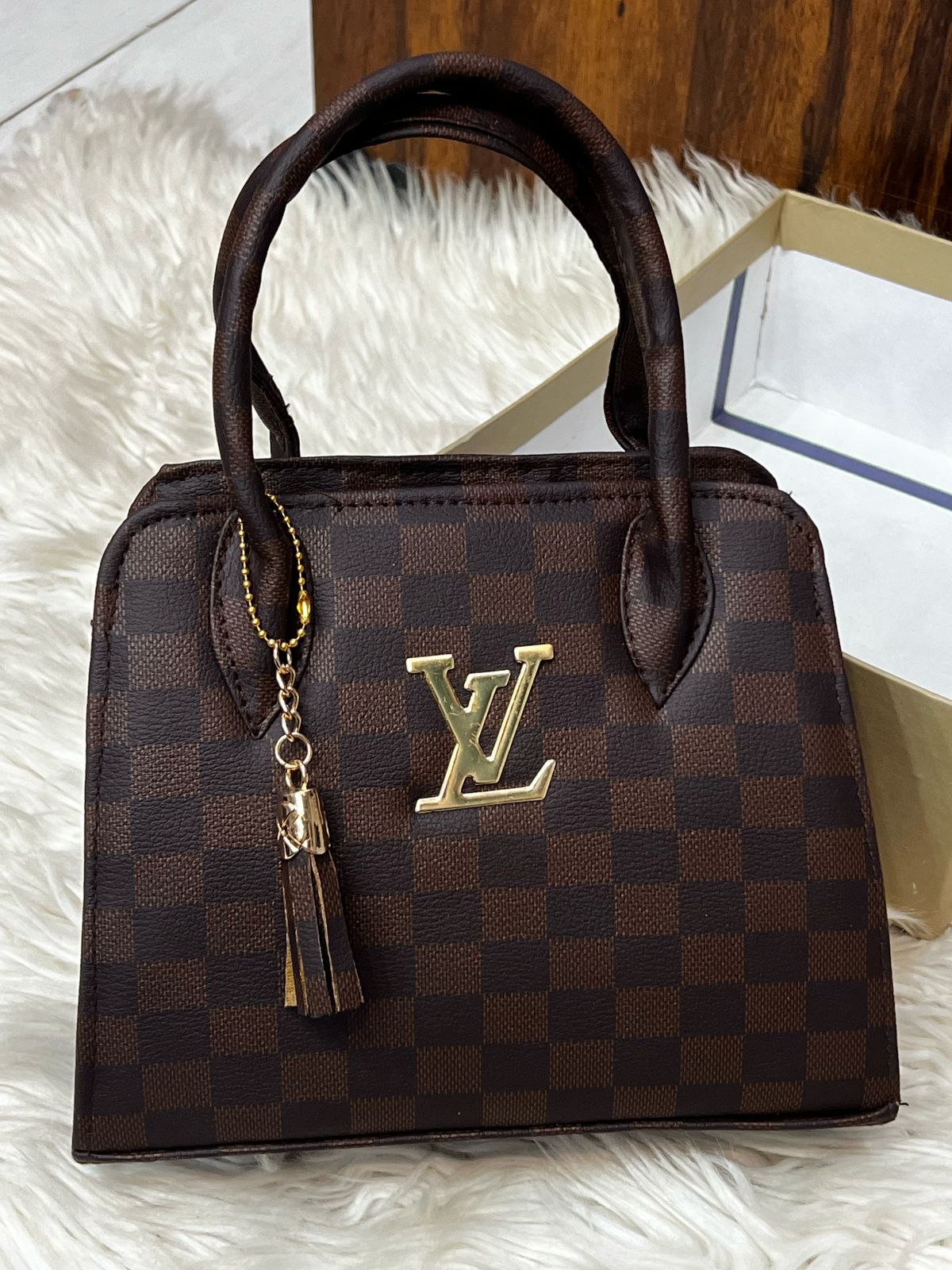 Loius vuitton
Beautiful womens handbag 👜