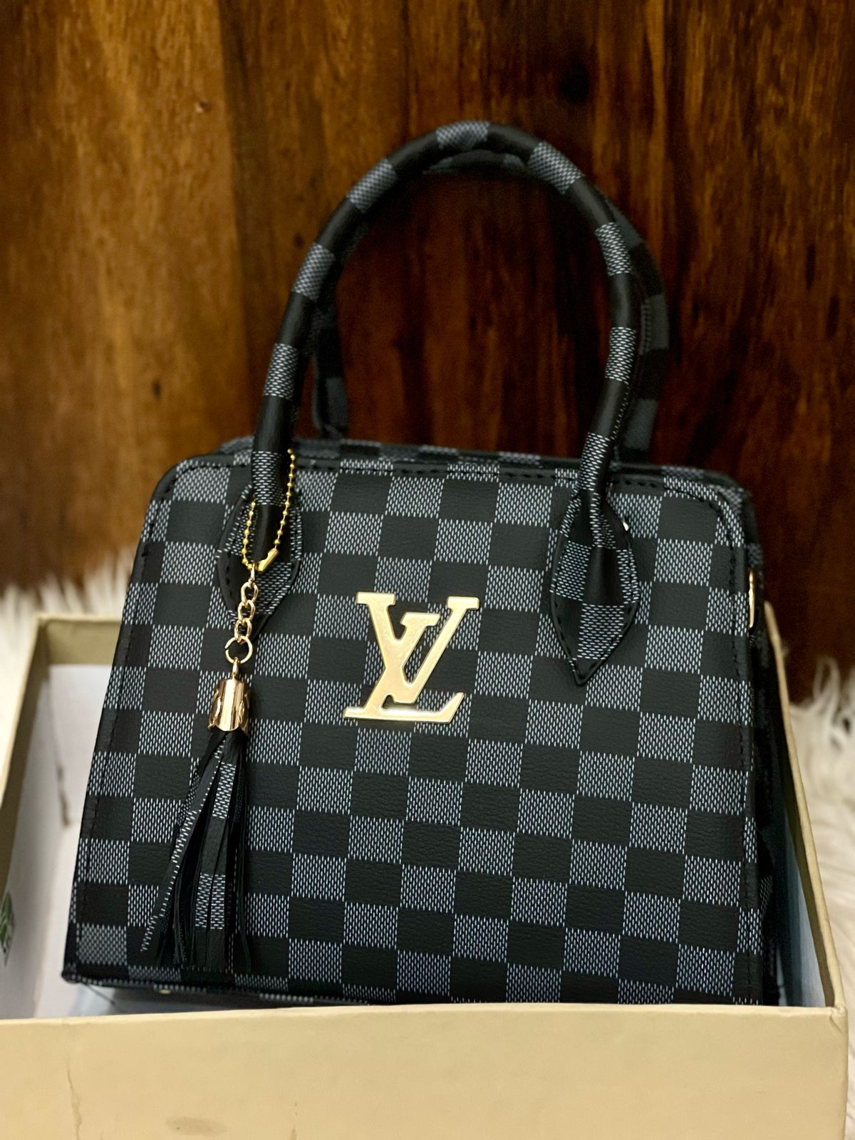 Loius vuitton
Beautiful womens handbag 👜