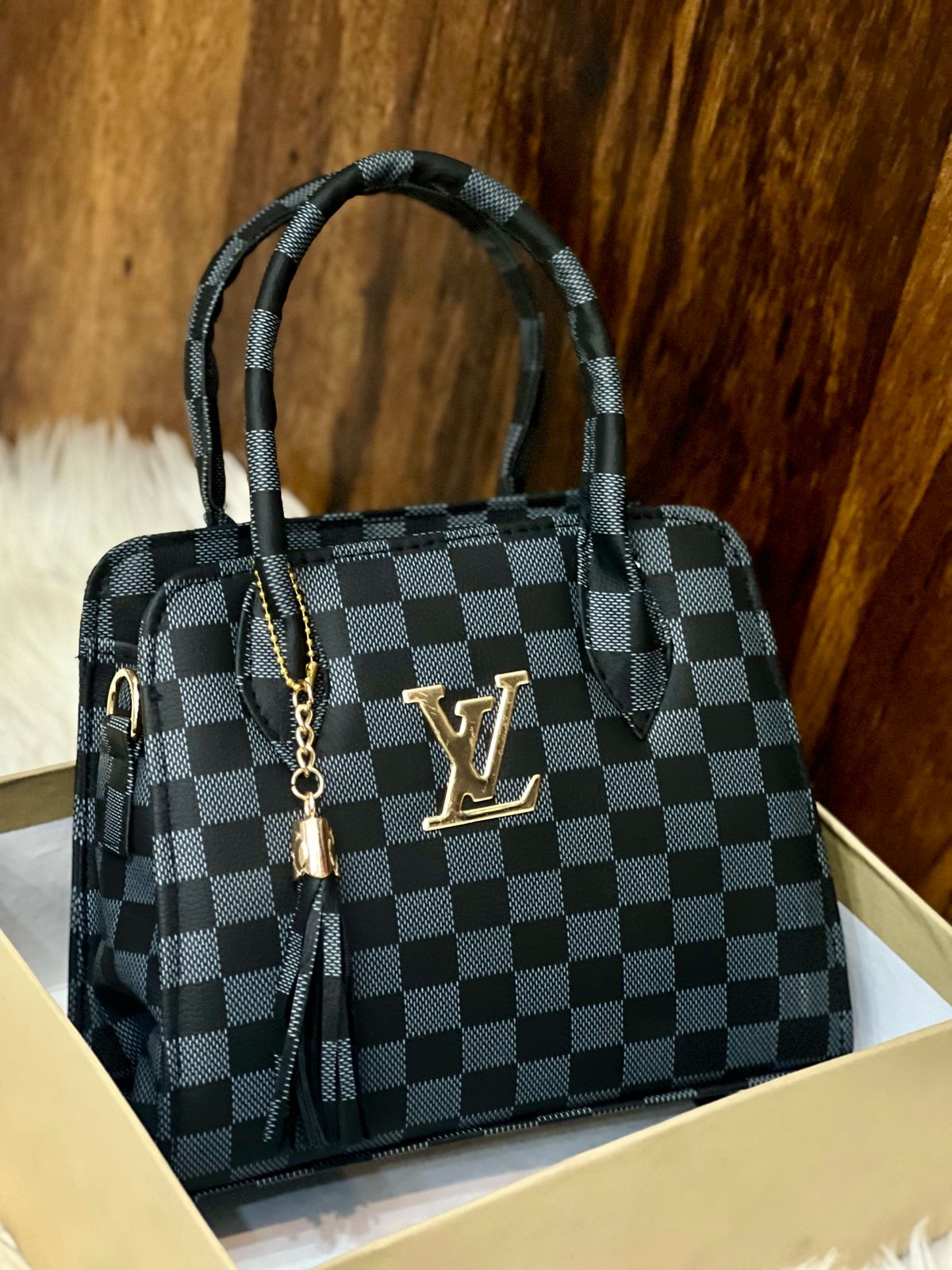 Loius vuitton
Beautiful womens handbag 👜