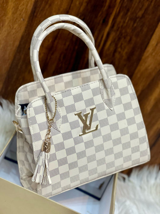 Loius vuitton
Beautiful womens handbag 👜